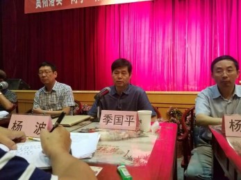 為隆重紀(jì)念中國(guó)共產(chǎn)黨建黨95周年甘肅省隴劇院新創(chuàng)大型反腐倡廉隴劇《全家?！吩邳S河劇院獻(xiàn)禮演出取得圓滿成功